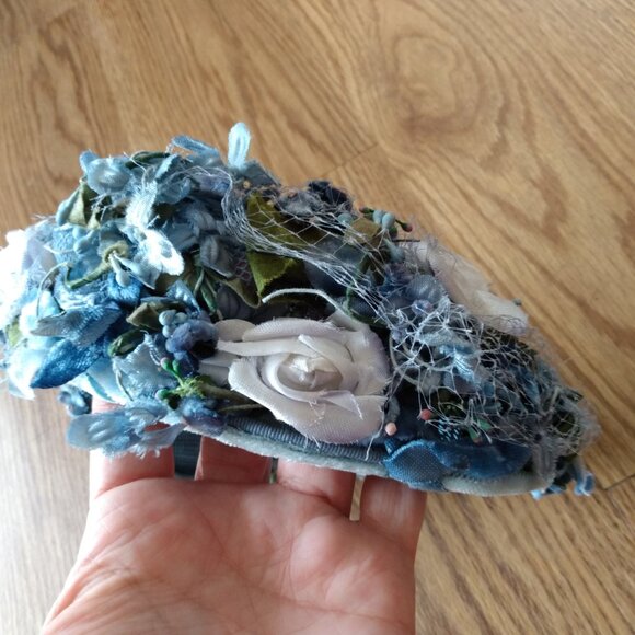 Vintage Blue Floral Hat Topper Shabby Velvet Netting 50s 60s - Picture 4 of 11